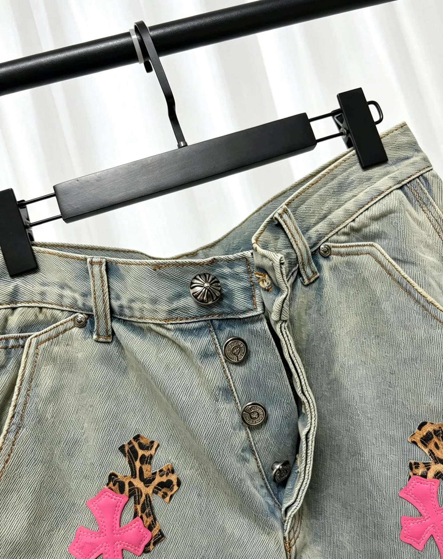 Chrome Hearts Chrome Hearts ， ， 、 Retro 。 ， Series ， ， ， ， 、 、 ， 。 、 、White ， ， ， ， ， 。 Chrome Hearts Retro ｜ + + ， ， ， Size S-XL